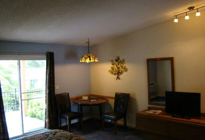 חדר סטנדרט עם מיטת קינג, Ponderosa Gardens Motel