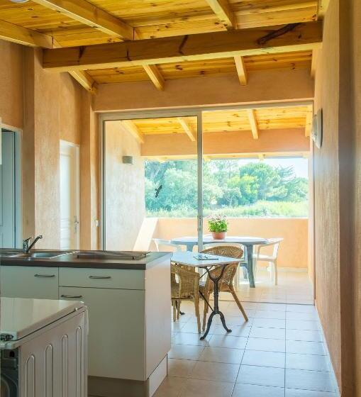 1 Bedroom Apartment Lake View, Résidence Marina Di Capitello