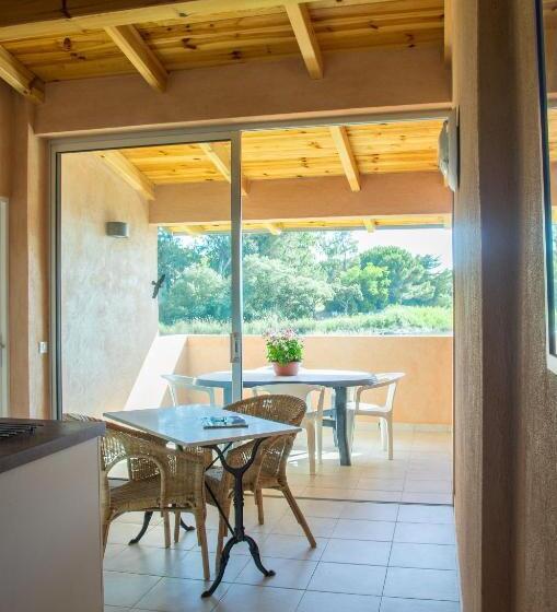 1 Bedroom Apartment Lake View, Résidence Marina Di Capitello