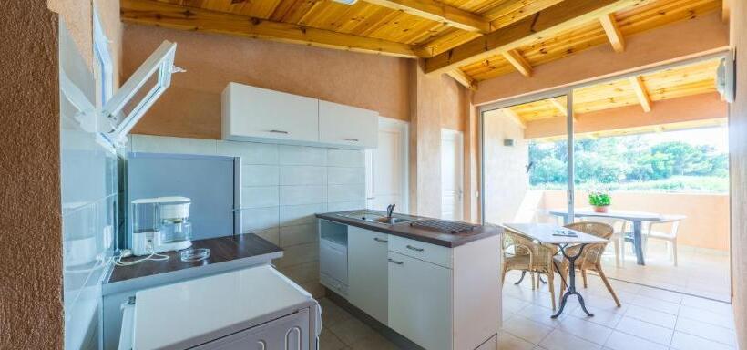 1 Bedroom Apartment Lake View, Résidence Marina Di Capitello