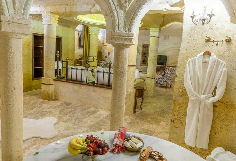 מיטת קינג בסוויטה, Zeydem Suites