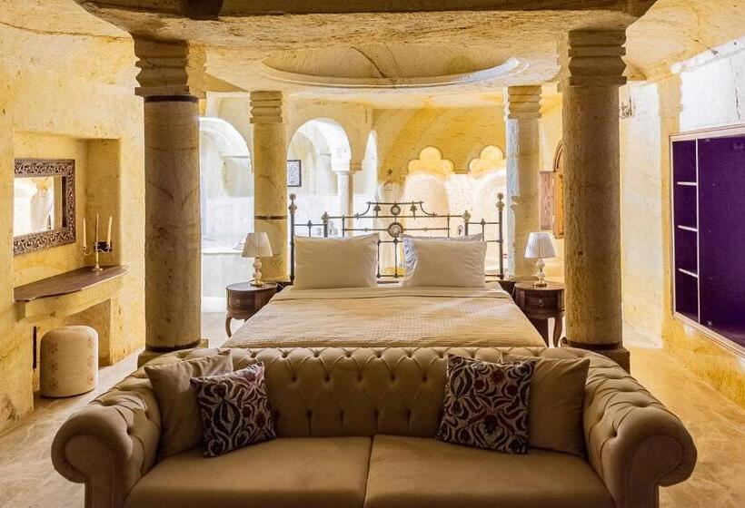 מיטת קינג בסוויטה, Zeydem Suites