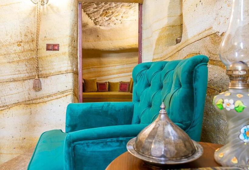 מיטת קינג בסוויטה, Zeydem Suites