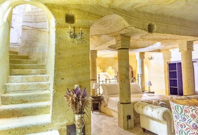 מיטת קינג בסוויטה, Zeydem Suites