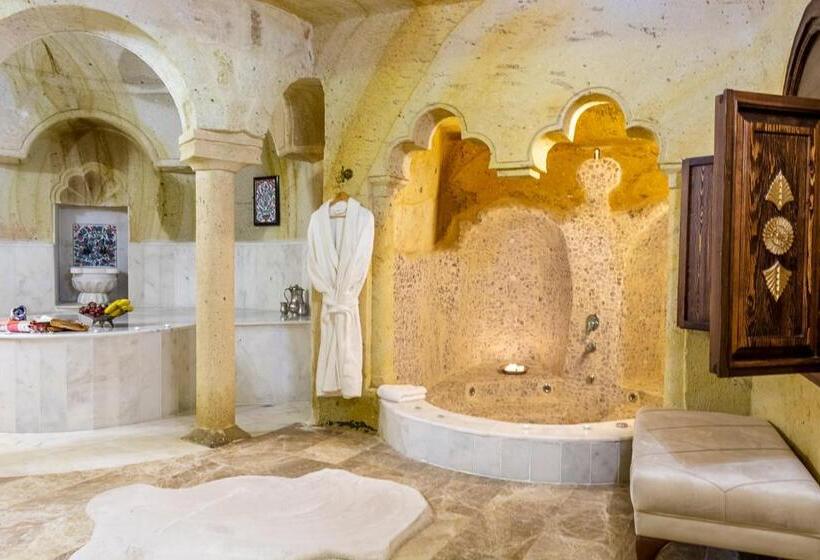 מיטת קינג בסוויטה, Zeydem Suites