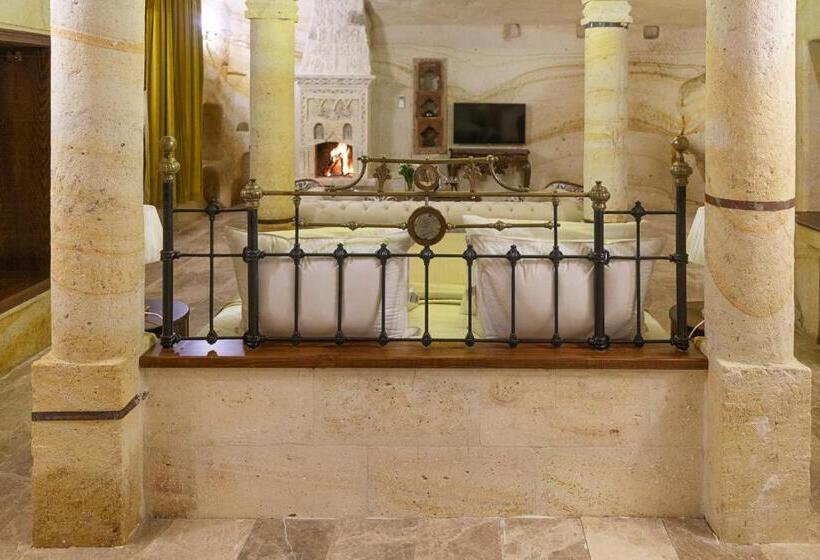 מיטת קינג בסוויטה, Zeydem Suites