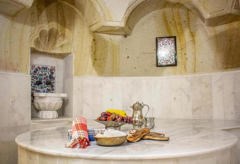 מיטת קינג בסוויטה, Zeydem Suites