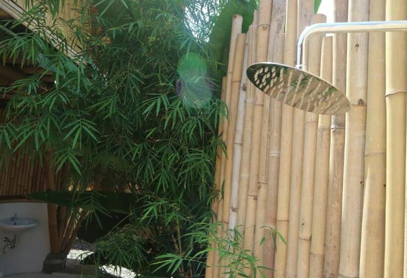 小型套房带阳台, Hawera Village