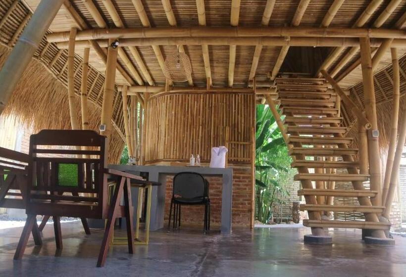 小型套房带阳台, Hawera Village