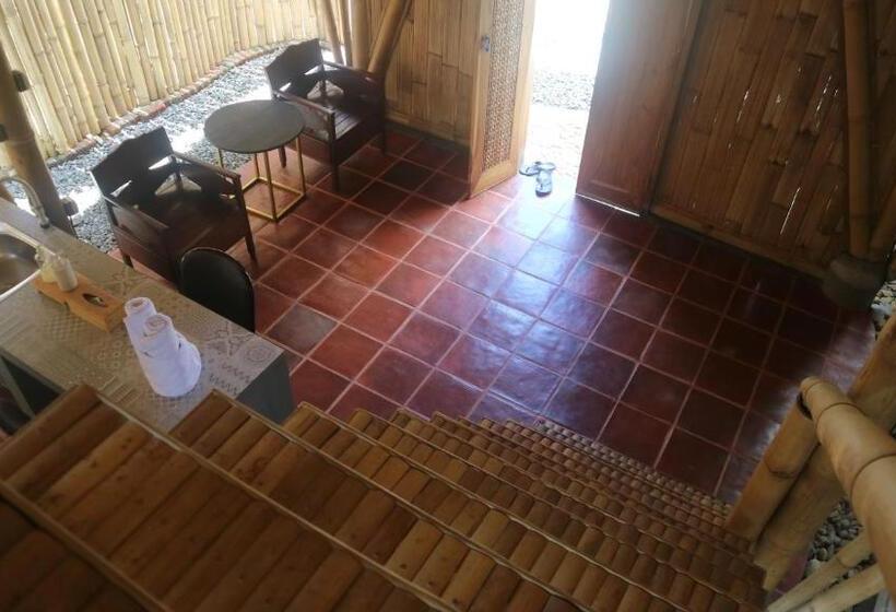 套房带泳池景, Hawera Village