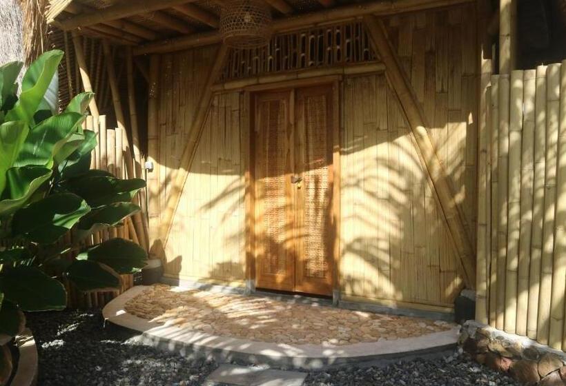 套房带泳池景, Hawera Village