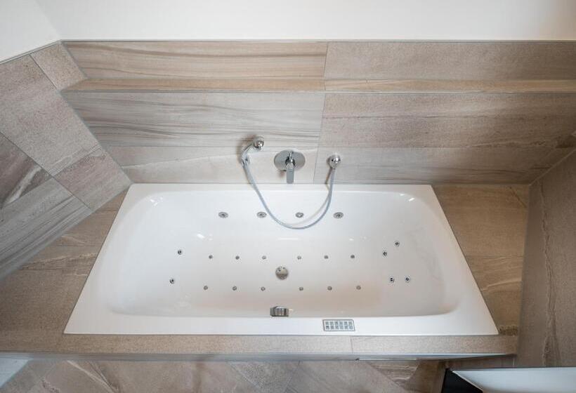 חדר סטנדרט עם ג'קוזי, Rs Hotel   Smart & Modern Hotel Apartments