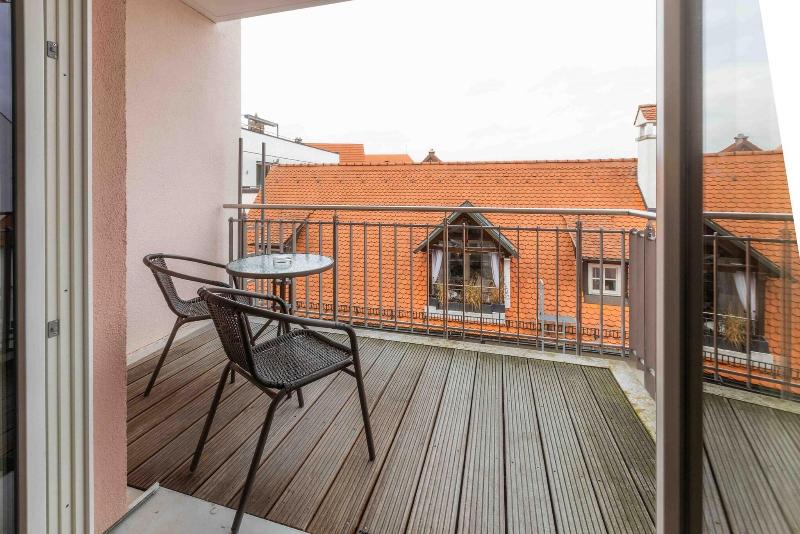 컴포트 룸, Freischutz