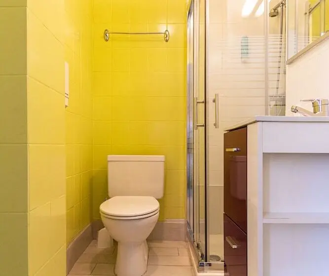 Standard Yhden Hengen Huone, Des Bains