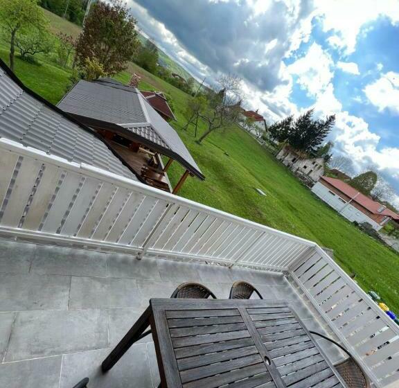 דירת שני חדרים עם מרפת, Apartments And Rooms Kristina