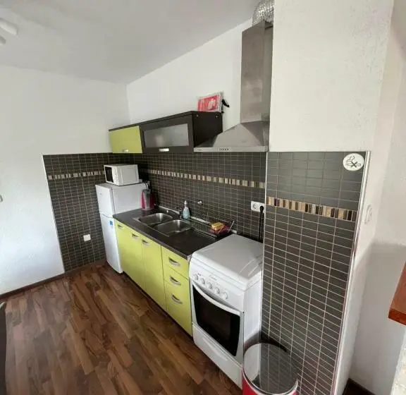 バルコニー付２ベッドルームアパートメント, Apartments And Rooms Kristina