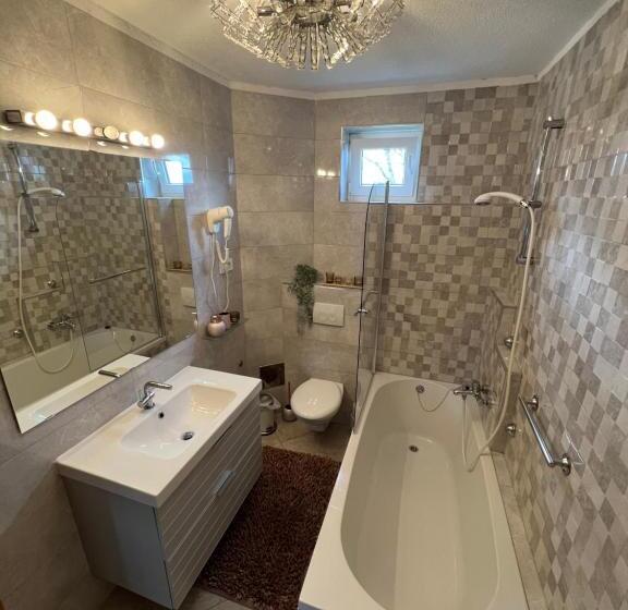 דירת שני חדרים עם מרפת, Apartments And Rooms Kristina