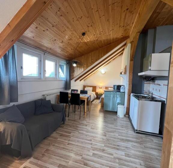 סטודיו סטנדרט עם מרפסת, Apartments And Rooms Kristina