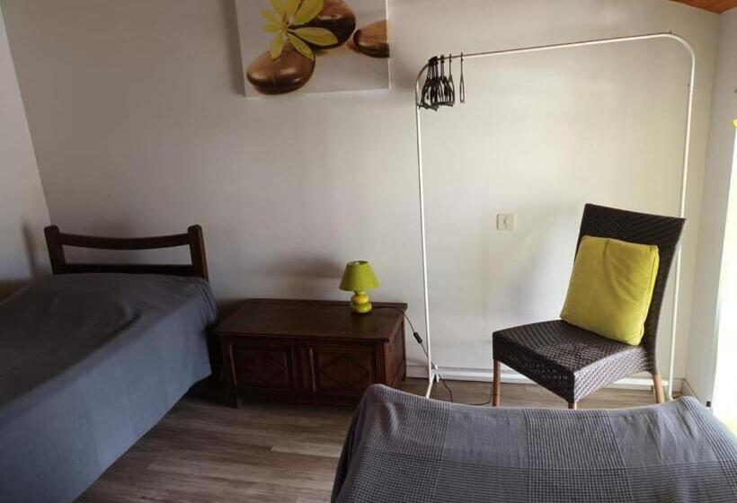 バス共有のスタンダードルーム, Gîte D étape Zuharpeta Randonneur Pèlerin