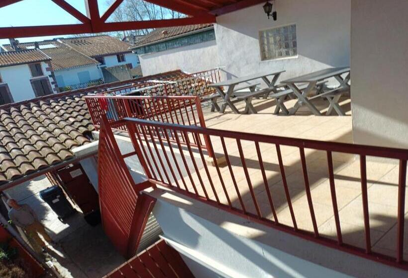 ルームシェアのワンベッド, Gîte D étape Zuharpeta Randonneur Pèlerin