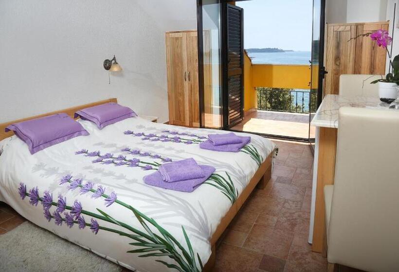 اتاق استاندارد با بالکن و چشم‌انداز دریا, Rooms Figarola