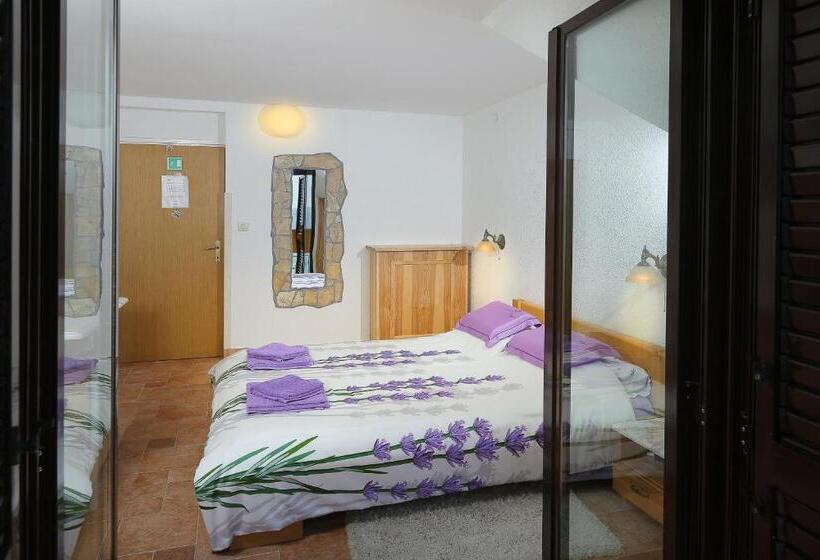 Quarto Estandar Vista Mar com Sacada, Rooms Figarola