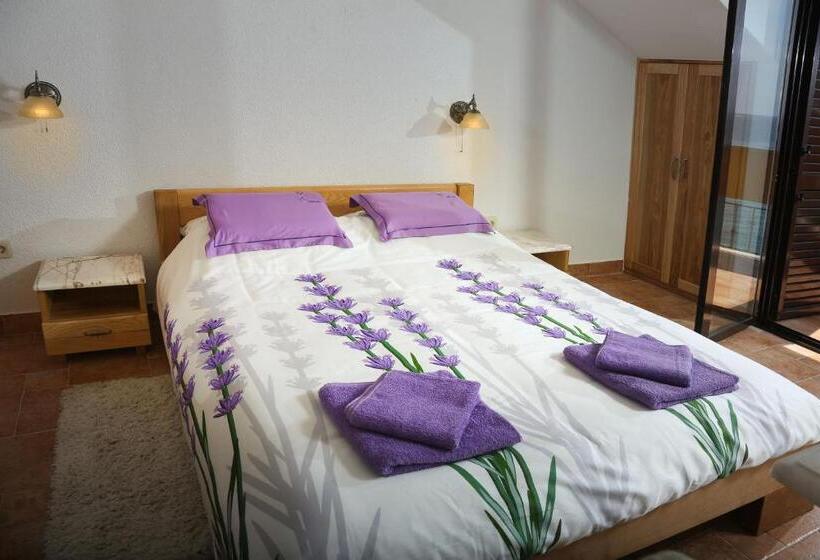 اتاق استاندارد با بالکن و چشم‌انداز دریا, Rooms Figarola