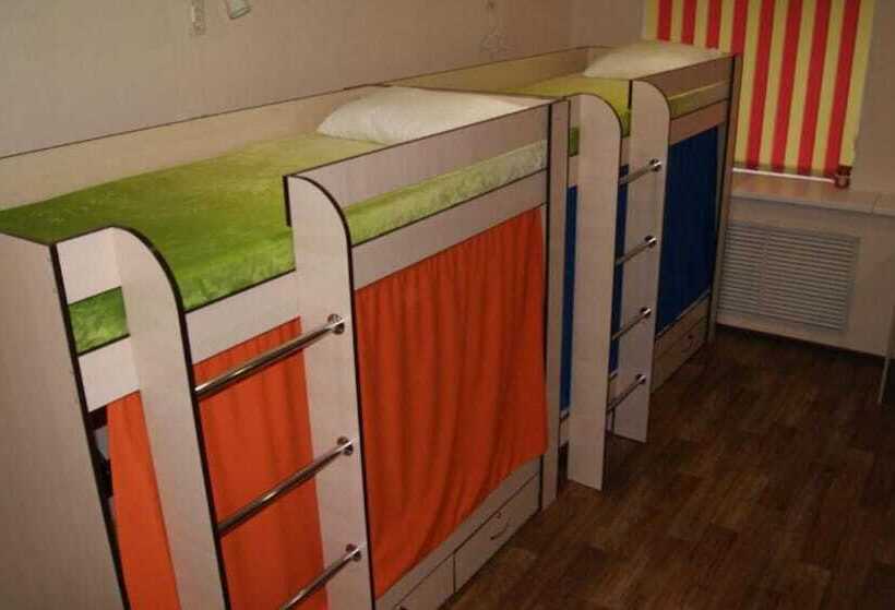 تختخواب در اتاق مشترک, Hostel Fox Hole