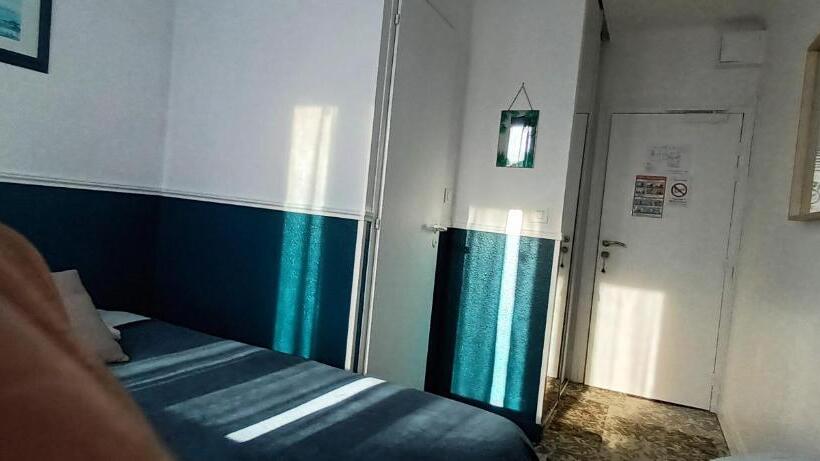 غرفة قياسية فردية, Le Vent Des Globes