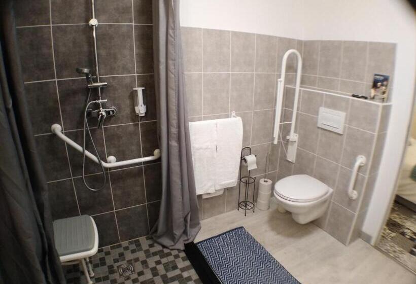 غرفة قياسية بالطابق الأرضى, Le Vent Des Globes