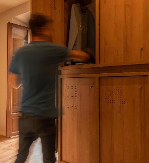 تختخواب در اتاق مشترک, Toc Hostel Granada