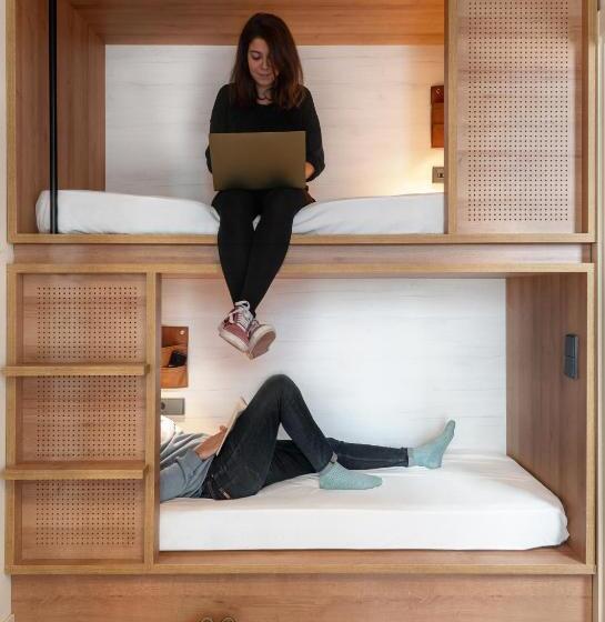 تختخواب در اتاق مشترک, Toc Hostel Granada