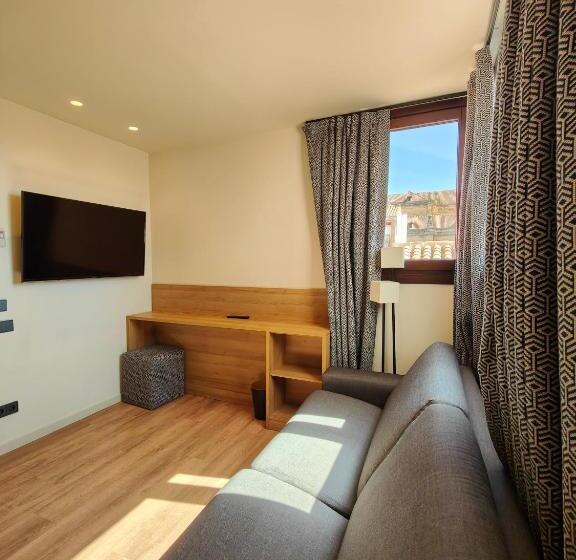 اتاق لوکس, Toc Hostel Granada