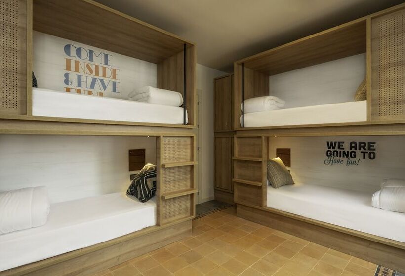 تختخواب در اتاق مشترک, Toc Hostel Granada