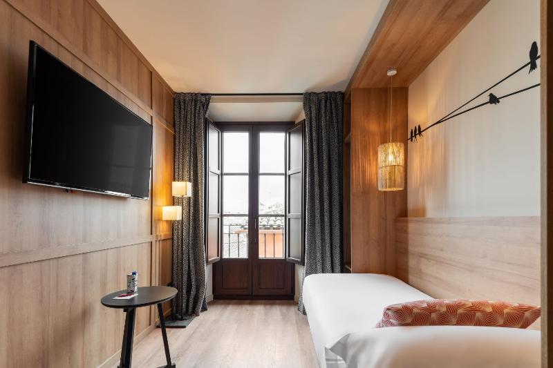 اتاق استاندارد سه نفره, Toc Hostel Granada