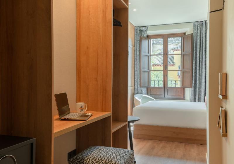 اتاق استاندارد چهار تخته, Toc Hostel Granada