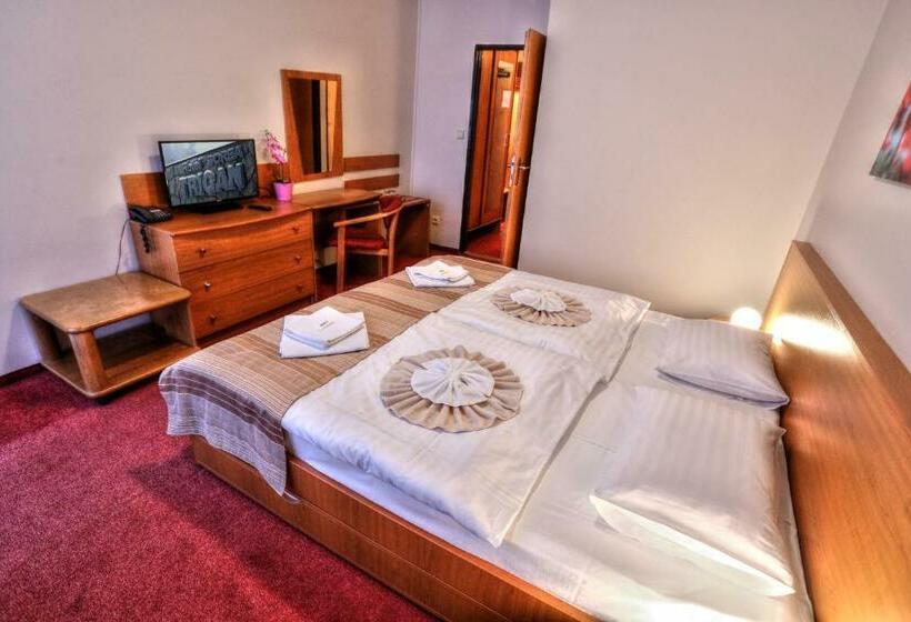 スタンダードルーム, Sorea Trigan