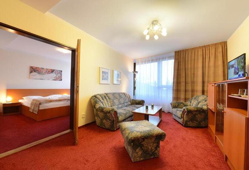 スイート, Sorea Trigan