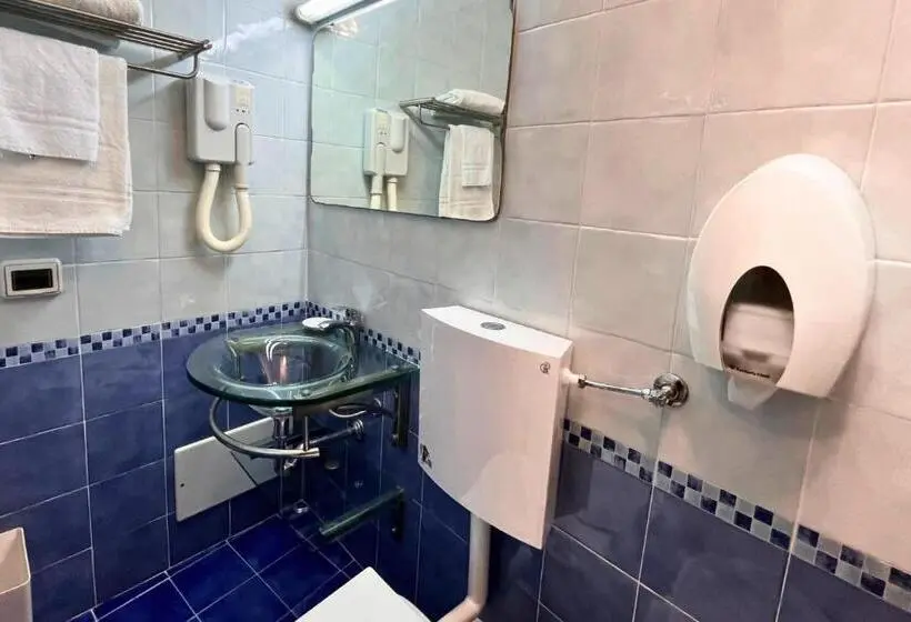 اتاق اکونومی, Carlton Hotel Riviera