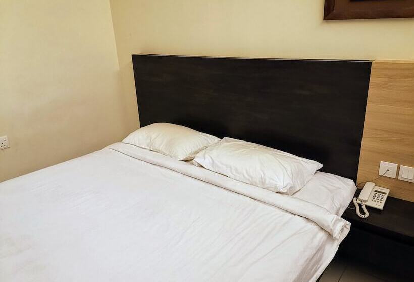 キングベッドのスタンダードシングルルーム, Centre Point Tampin