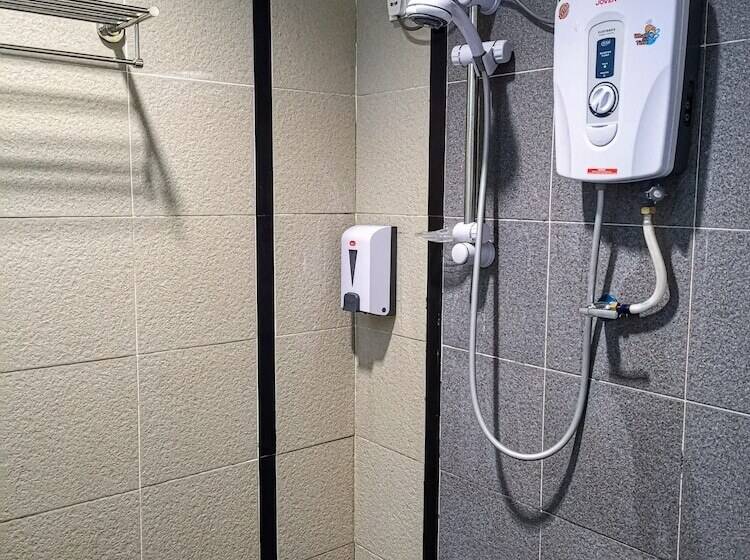 스탠다드 룸 킹사이즈 침대, Centre Point Tampin