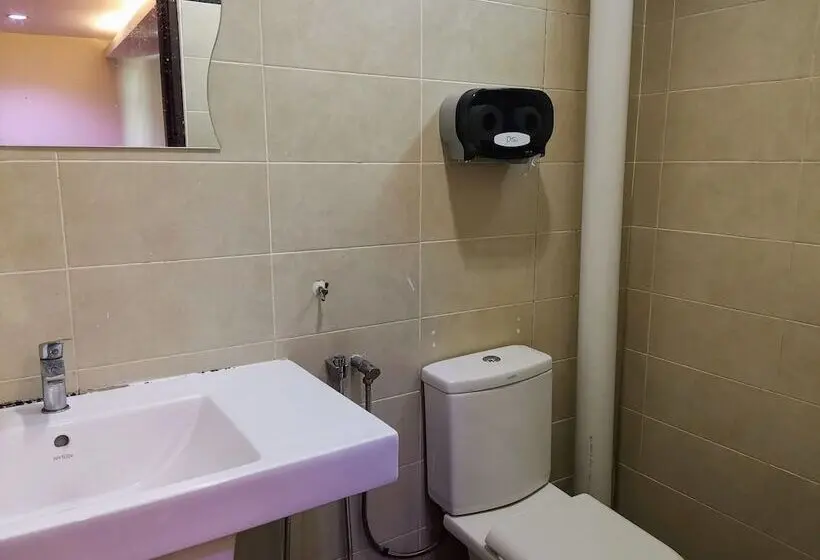 اتاق استاندارد با تخت بزرگ, Centre Point Tampin