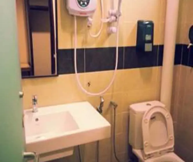 اتاق لوکس با تخت بزرگ, Centre Point Tampin