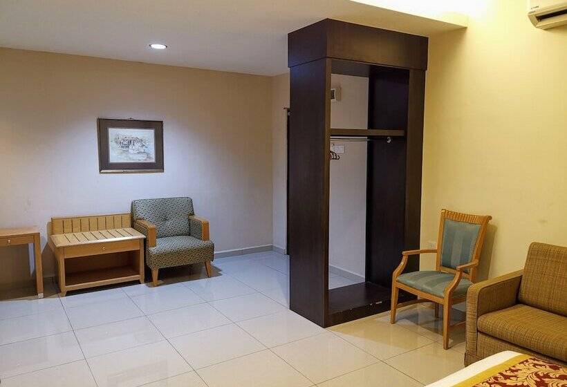 스탠다드 룸 킹사이즈 침대, Centre Point Tampin