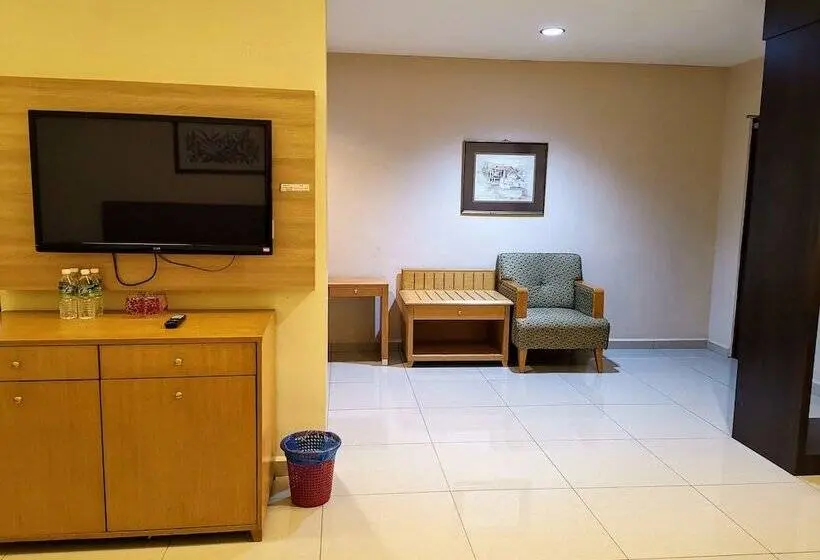 اتاق لوکس با تخت بزرگ, Centre Point Tampin