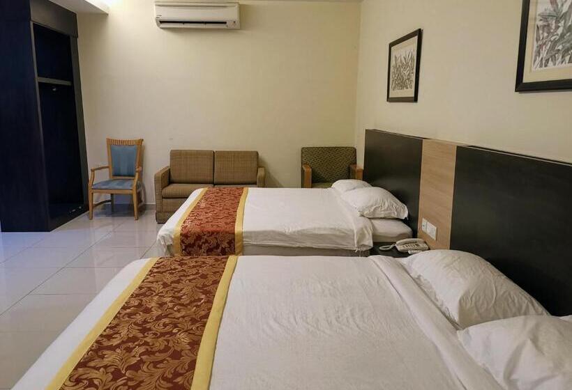 Номер Deluxe Кровать Кинг, Centre Point Tampin