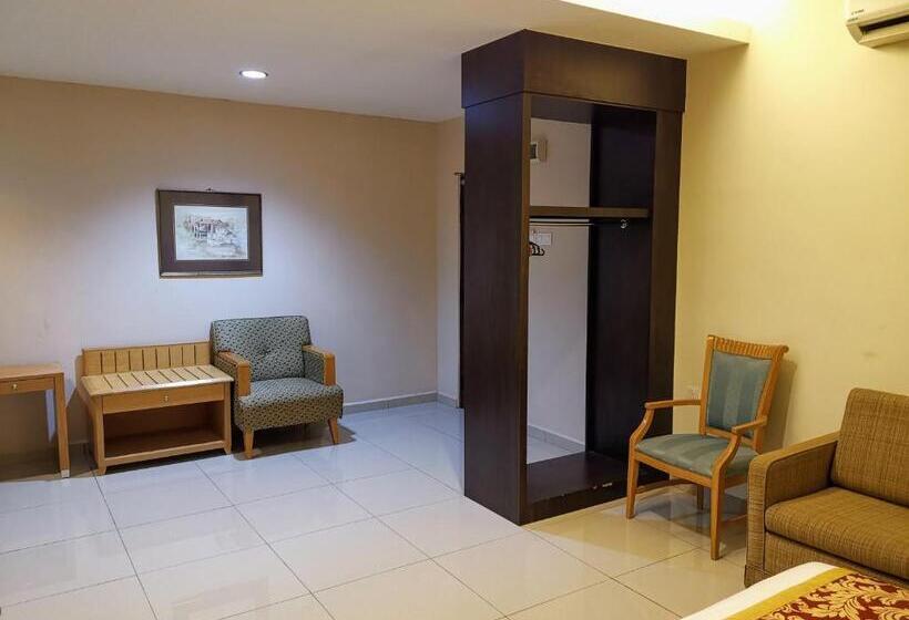 스탠다드 룸 킹사이즈 침대, Centre Point Tampin