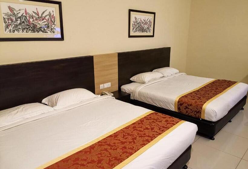 Номер Deluxe Кровать Кинг, Centre Point Tampin