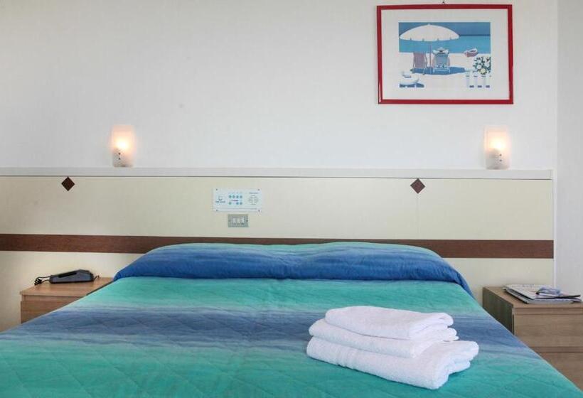 غرفة قياسية مطلّة علي البحر مزوَّدة بشُرفة, Concord