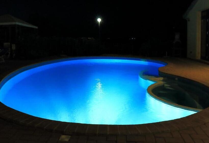 2 Bedroom Apartment With Garden, Tenuta Badia '99